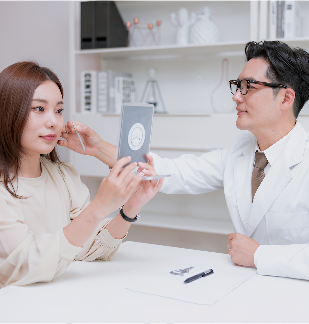 눈밑지방재배치 수술 인트로 이미지